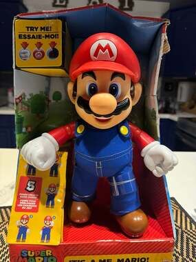 JAKKS Pacific Super Mario It's-a Me Mario 12-Inch Motion  Action Figure